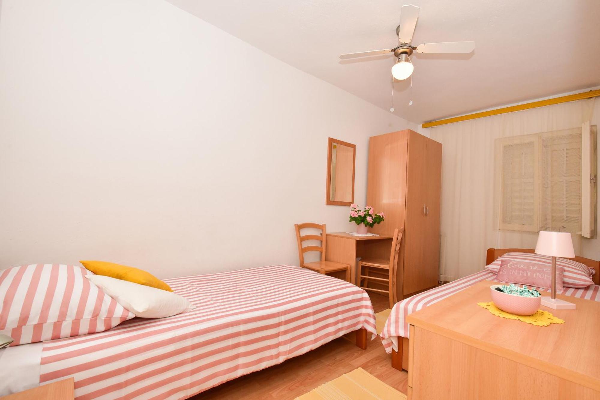 Apartmani Mira Sumic 포드고라 외부 사진